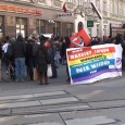 
[Video]



Am Freitag, 22.03.2013, fand in Wien eine Demonstration anlässlich des Verfahrens gegen einen Gewalttäter, der eine schwarze Frau vor die U-Bahn gestossen hatte, statt. Kritisiert wurden u.a. die geringe Höhe des Urteils und die Nicht-Beachtung rassistischer Motive in der Urteilsfindung.
