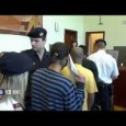 <a href="https://www.youtube.com/watch?feature=player_detailpage&v=SrqMz0gexx8"></a>
Veröffentlicht am 27.03.2014

Acht Asylwerber aus dem Servitenkloster sind wegen des Vorwurfs der Schlepperei monatelang in Untersuchungshaft gesessen. Die Staatsanwältin hat wegen der langen U-Haft-Dauer nun die Freilassung aller in U-Haft sitzenden Beschuldigten beantragt.

 
